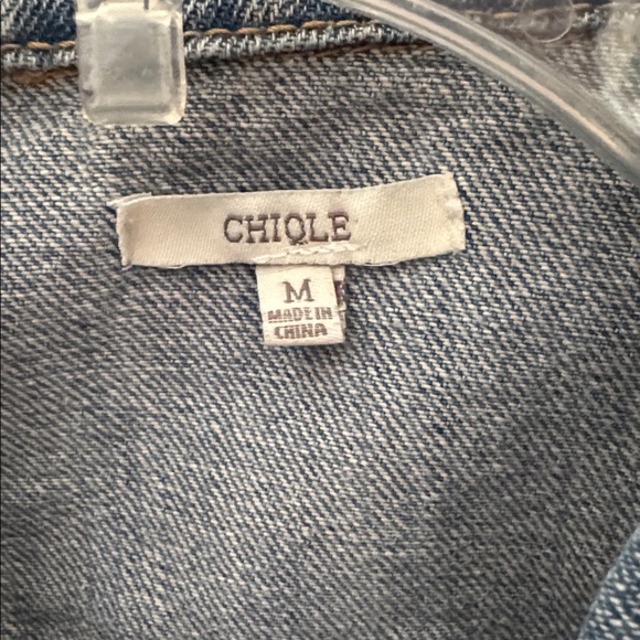 Chloe Light Wash Distressed Denim Vest Size Small - Picture 3 of 7